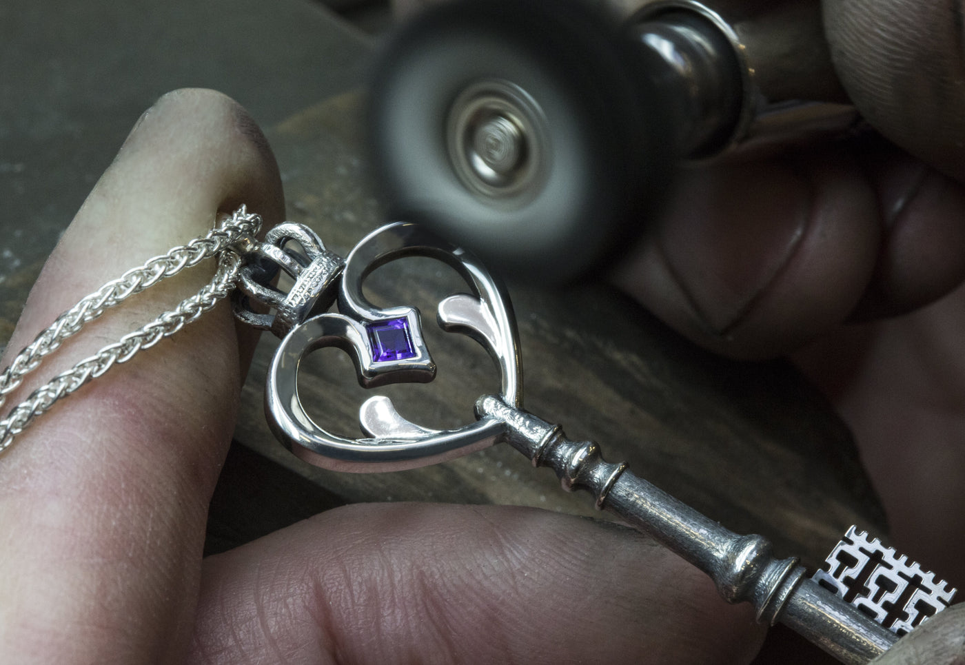 What is the symbolic meaning of key jewellery?