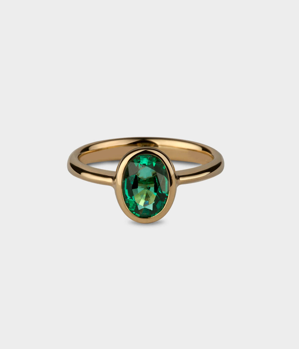 Oval Halo Ring in 18ct Yellow Gold with Emerald, Size L