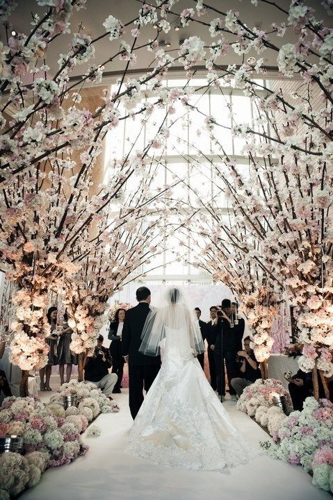 Photo Friday: We Love The Elegant Simplicity Of This Beautiful Wedding Aisle