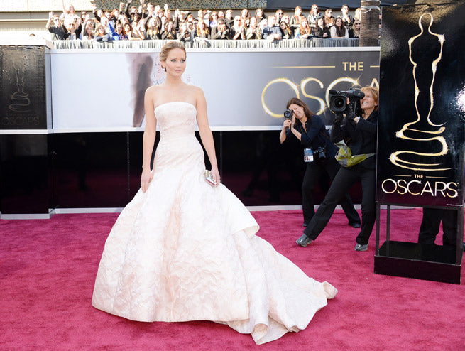 Jennifer Lawrence – Pale & Interesting