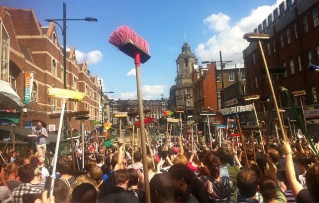 Riot Clean-Up In London – Stephen Einhorn
