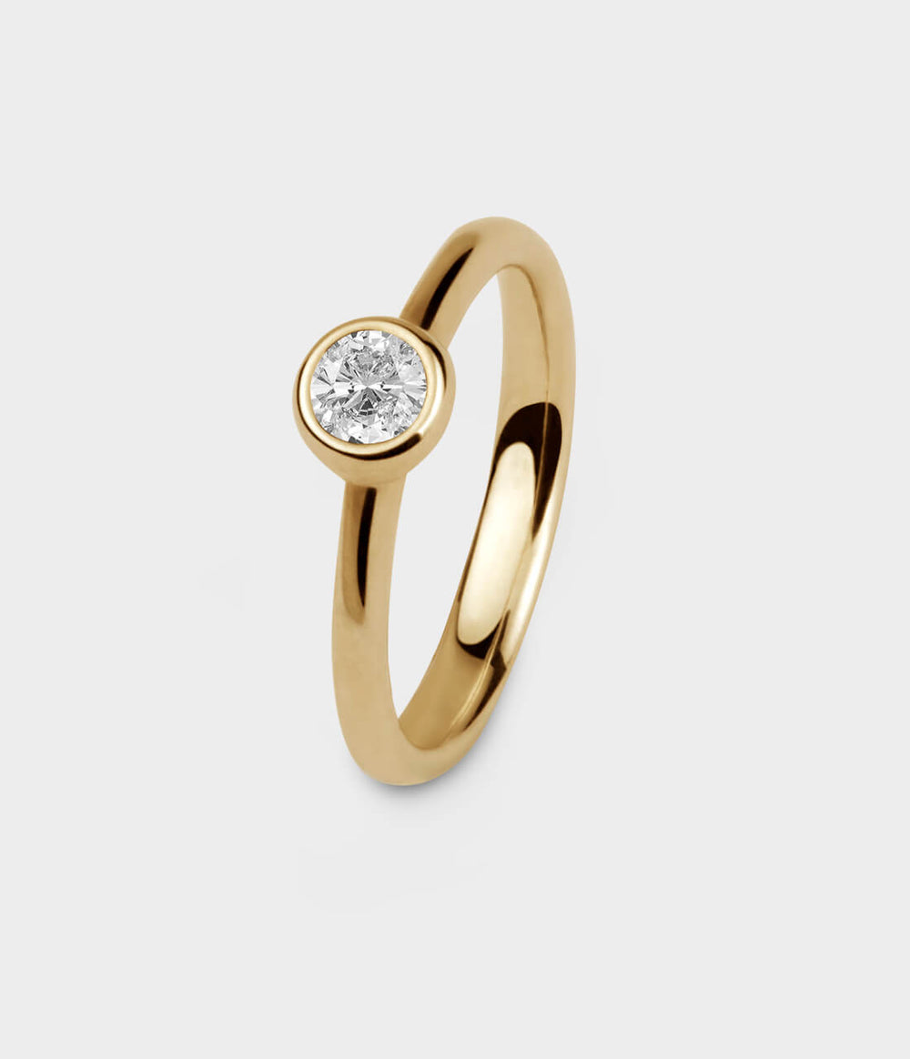 Halo 4 Ring in 9 Carat Yellow Gold with HVS Certified Diamond, Size K