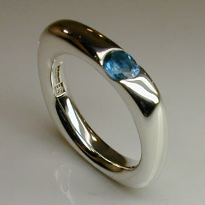Top Bond Ring in Silver with Blue Topaz, Size M