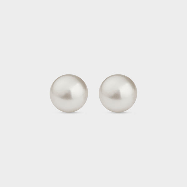 Front facing picture of white freshwater  pearl stud earrings