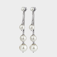 Front view of white 3 pearls blanche earrings with silver.