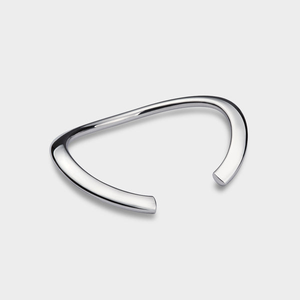 profile of a wavy silver elipse bangle