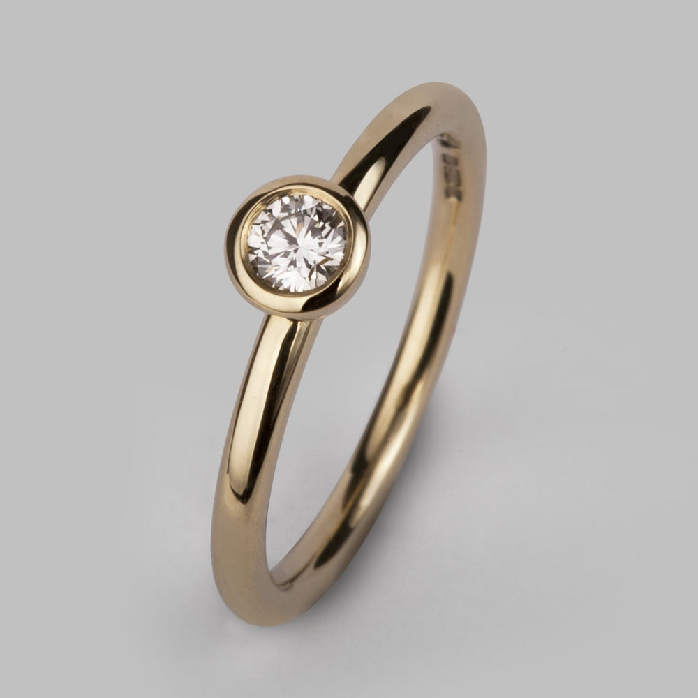 Stackable Ring in 14ct Yellow Gold with Diamond, Size K1/2