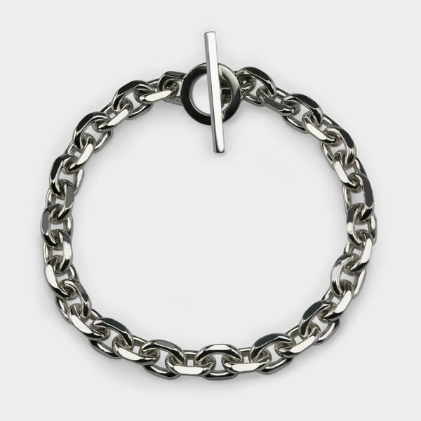 above view of a medium, knife edge braclet in silveret