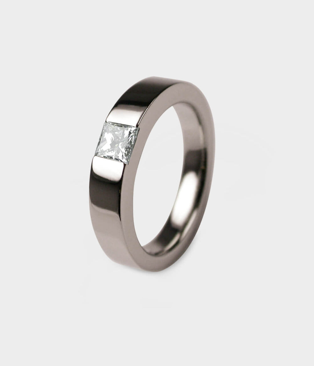 Times Square 4 Ring in 18 Carat White Gold