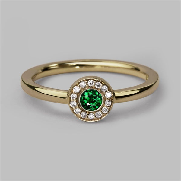 Micro Cluster Solitaire in 18ct Yellow Gold with Emerald & Diamond, Size M